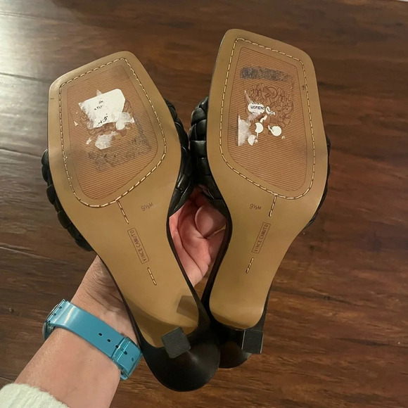 Black Leather quilted Heels by Vince Camuto-NWOT Size 9.5 - Picture 5 of 9